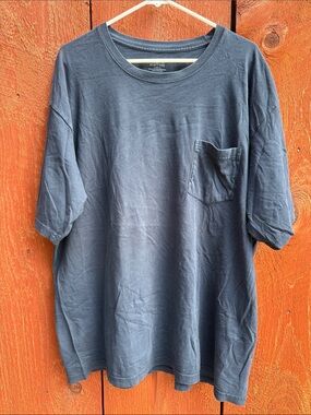 Stafford Short-Sleeve Crew Neck Pocket T-Shirt in Navy Blue